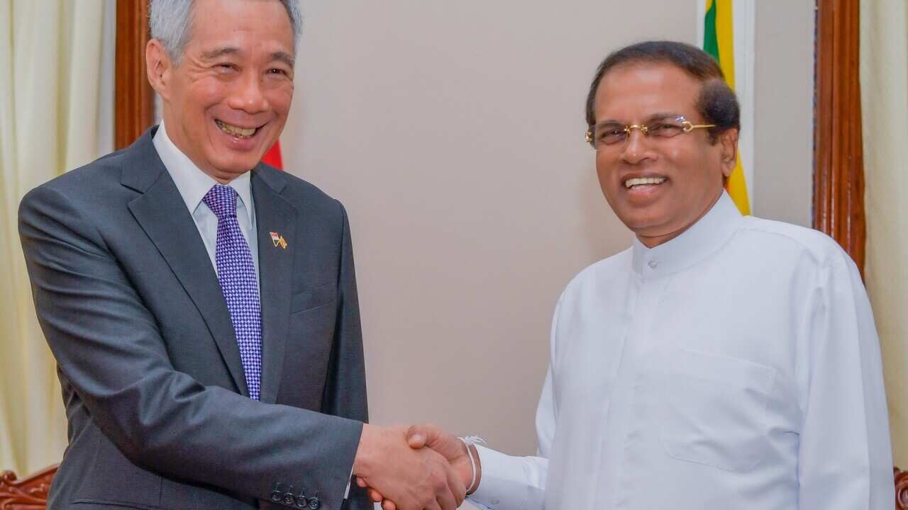 visiting Prime Minister of Singapore Lee Hsien Loong and President Maithripala Sirisena at the Presidential Secretariat