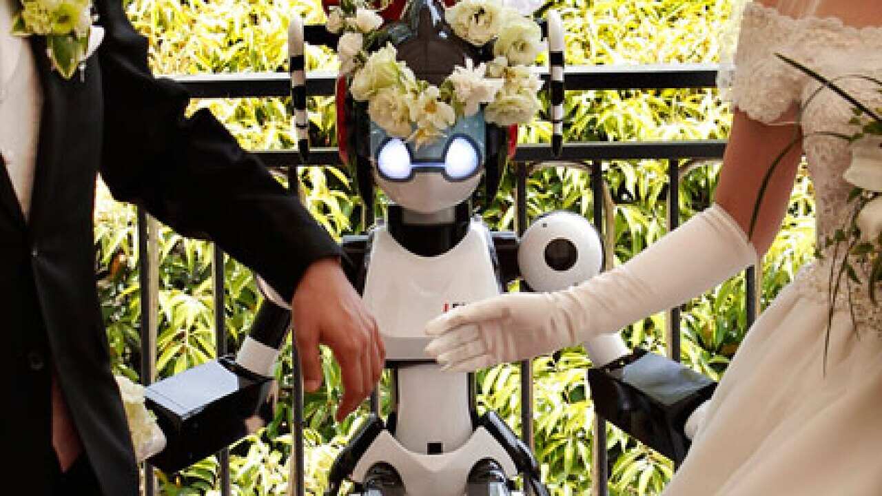 japan_robot_wedding_100517_B_AAP_862283542