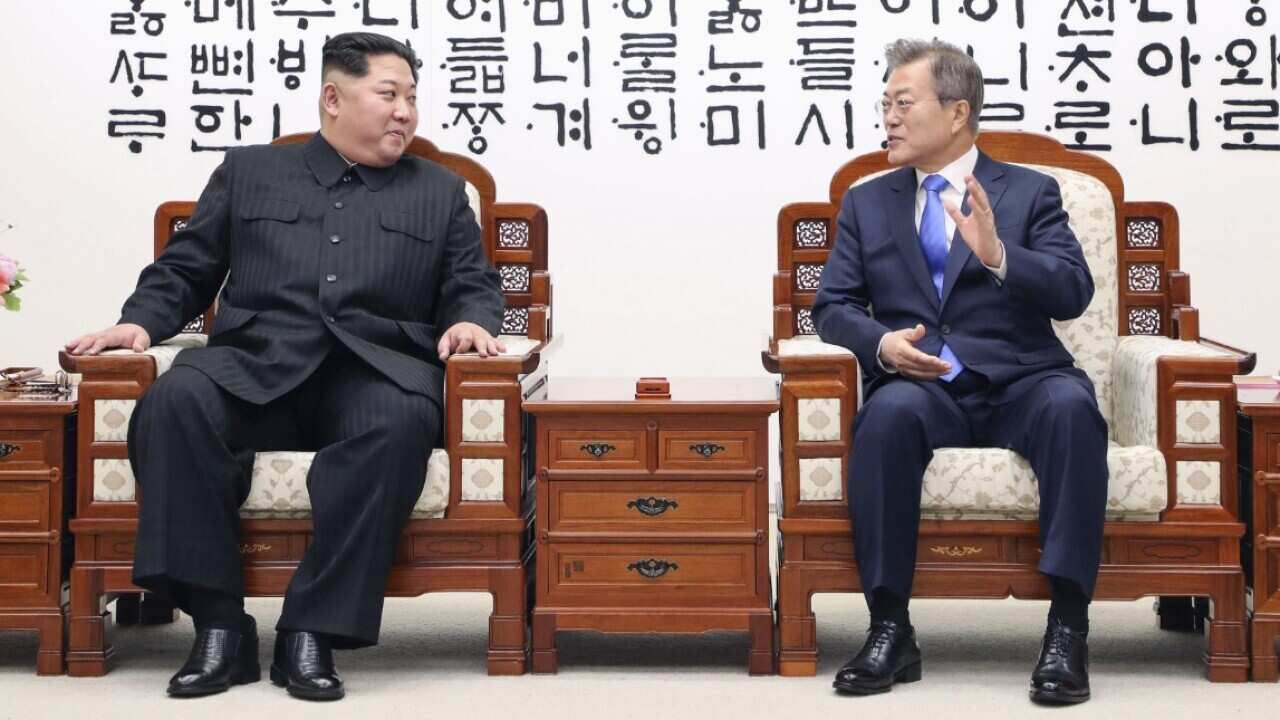 South Korean President Moon Jae In (R) and North Korean leader Kim Jong Un hold talks at the House of Peace in Panmunjeom on April 27, 2018.