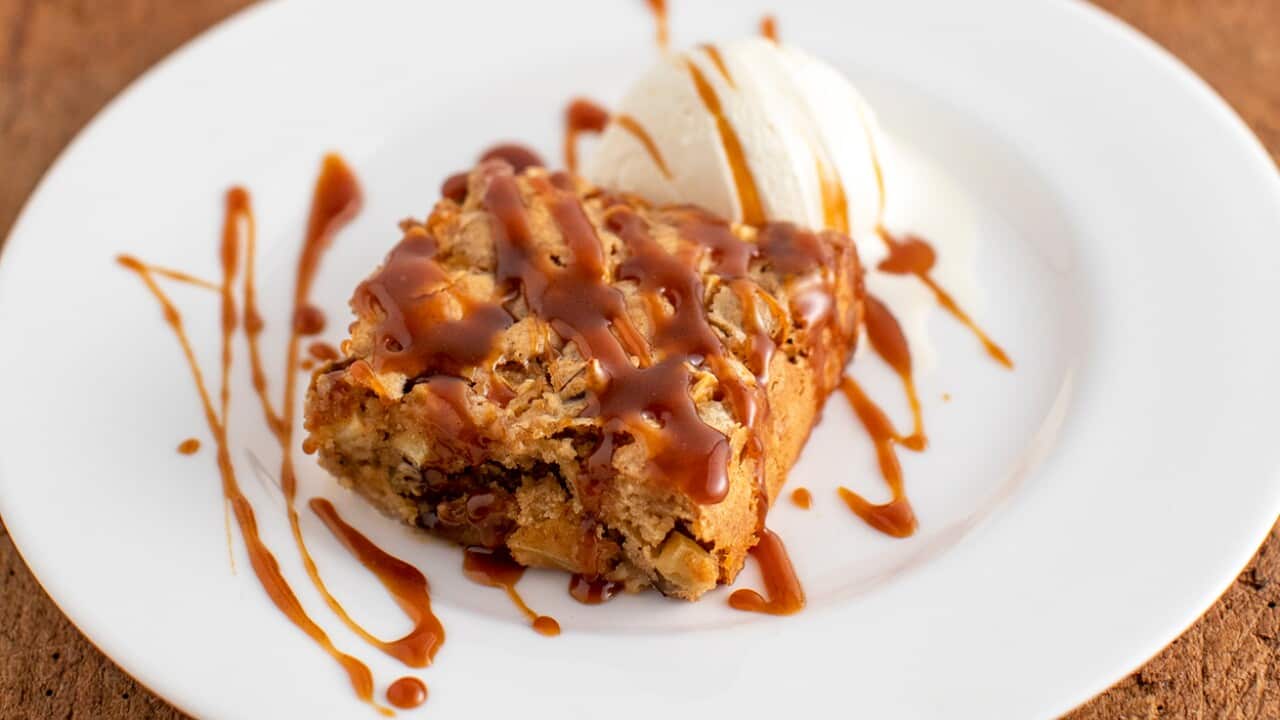 Fresh apple spice cake