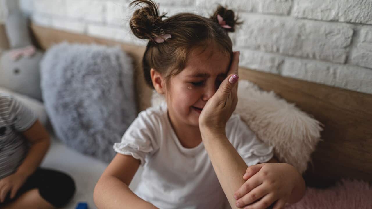 Դժգոհ աղջնակ մը կ'ուլայ քրոջ հետ կռուելէ ետք