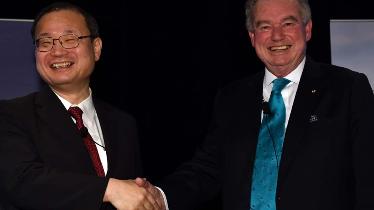 Toll Holdings' Ray Horsburgh (R) and Japan Post's Toru Takahashi