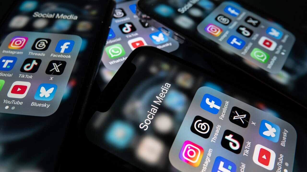 Australia Bans Social Media For Under 16s