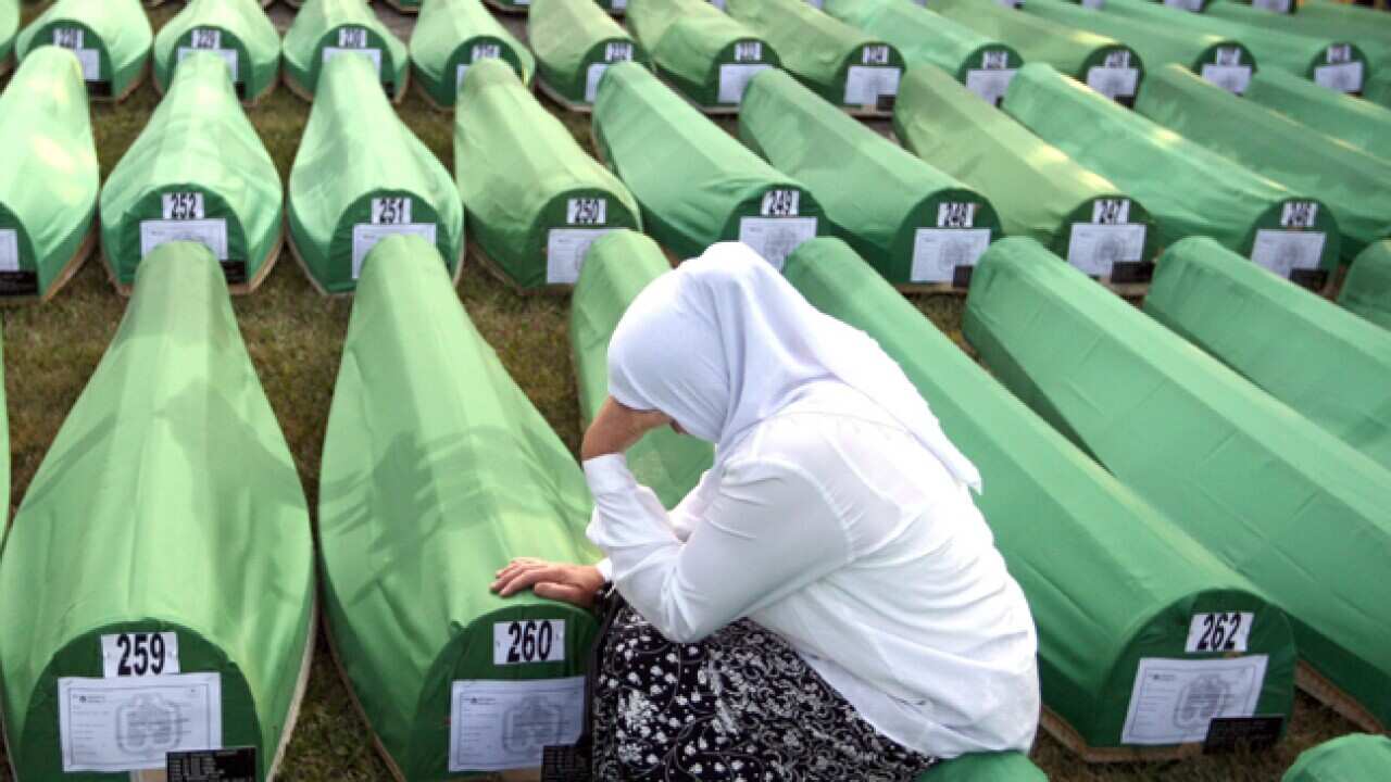 bosnia_muslim_mourning_120304_B_getty_1077139286