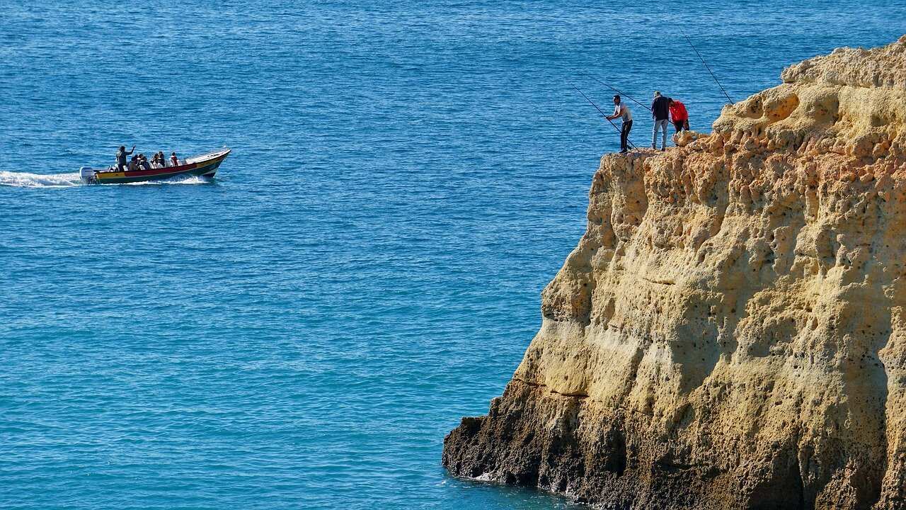 Dhagax korkii oo laga jillaabtaa waa khatar