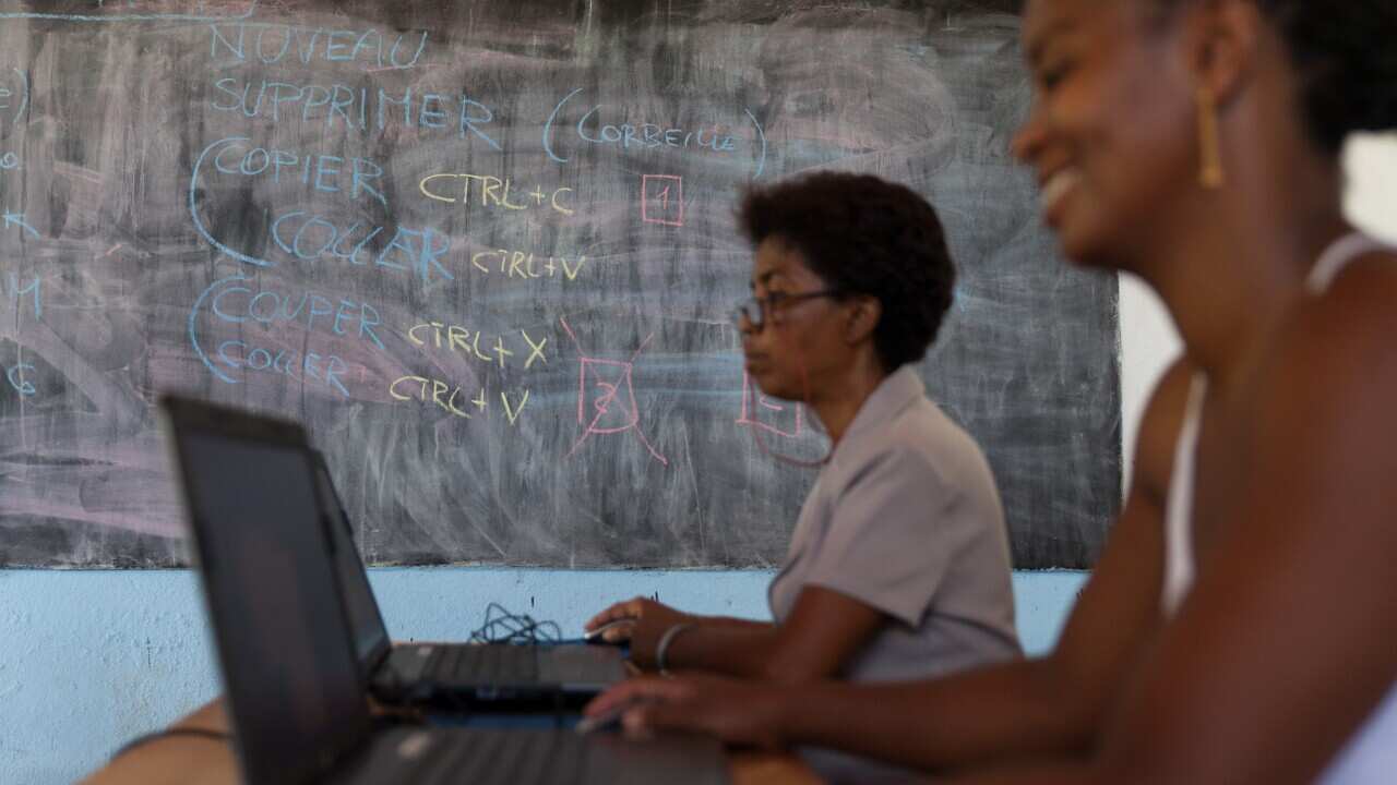 Progetti di digitalizzazione / formazione informatica realizzati da Informatici Senza Frontiere in paesi emergenti.