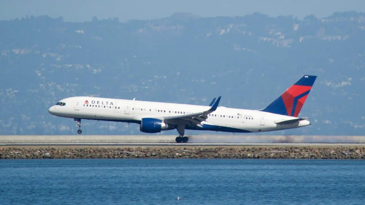 "Delta Airlines Boeing 757 -200 smokey touchdown, SFO DSC_0640"