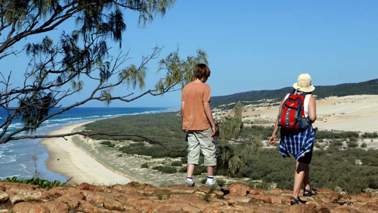 tourists_queensland_B_aap_110312_705480518