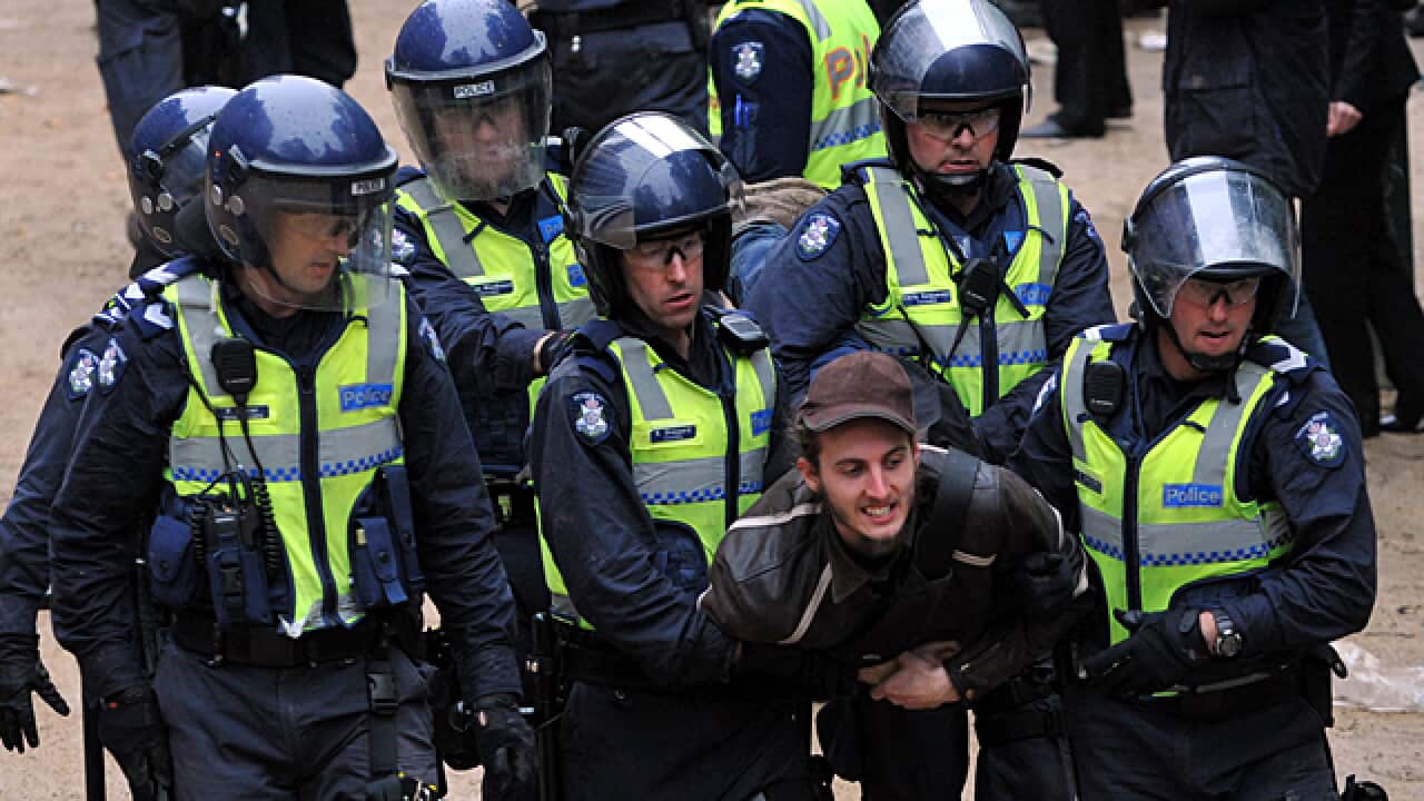 occupy_melbourne_police_111021_aap_2060113967
