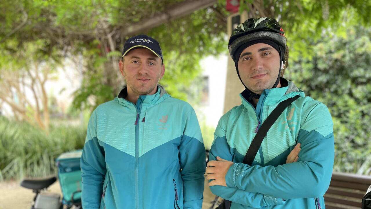 Sydney’de kuryelik yapan Rıdvan ve Mustafa