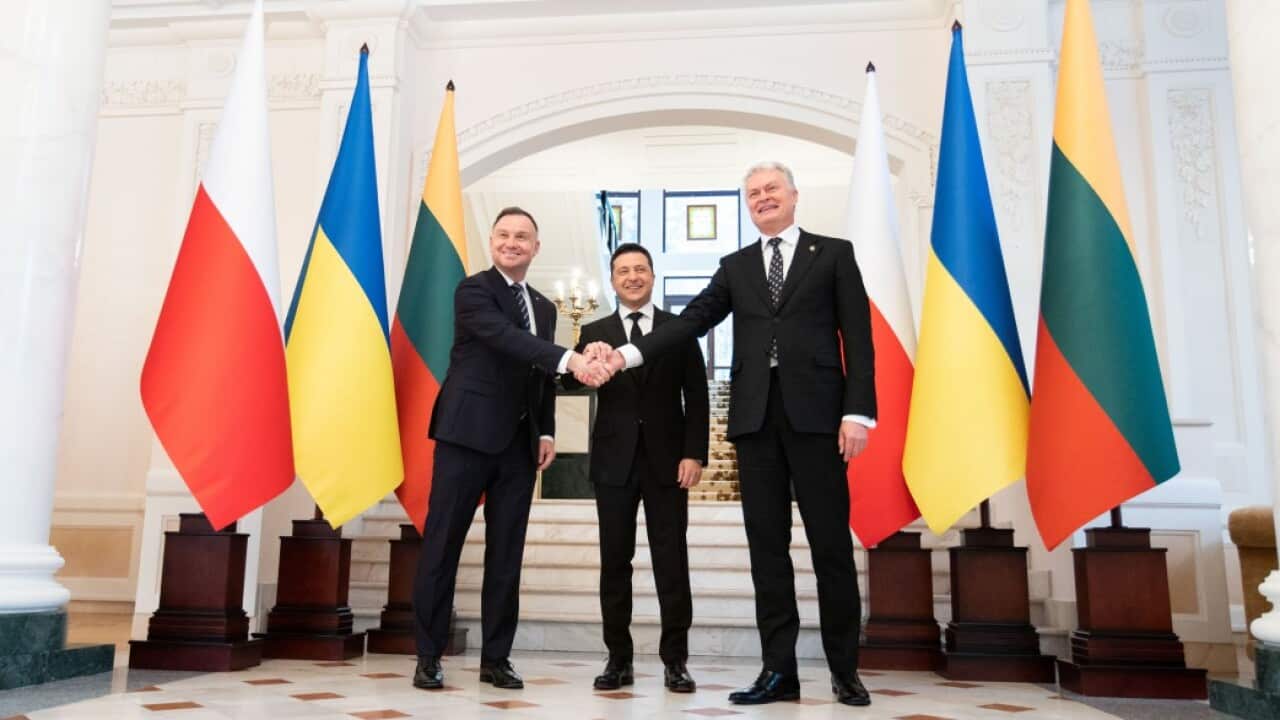 Polish President Andrzej Duda (left), Ukrainian President Volodymyr Zelenskiy (center), and Lithuanian President Gitanas Nauseda at a meeting in the Ukrainian village of Huta on December 20.
