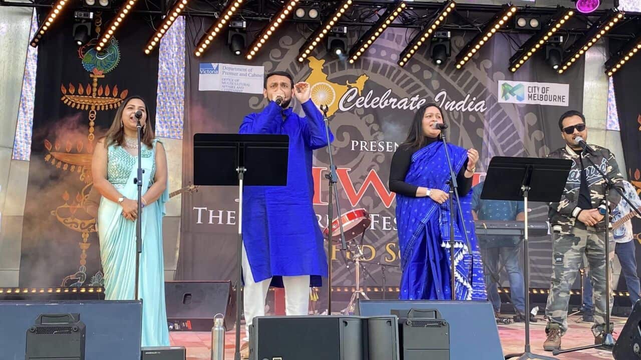 Chondryma Chakrobortti Diwali Melb.jpg