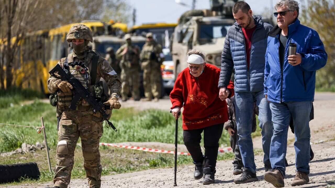Ukraine: Evacuation of Mariupol residents to Bezymennoye village