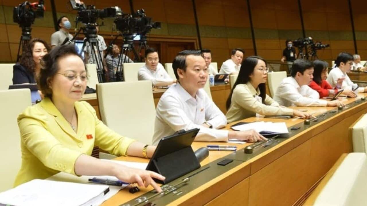 dai bieu bam nut bieu quyet.jpg