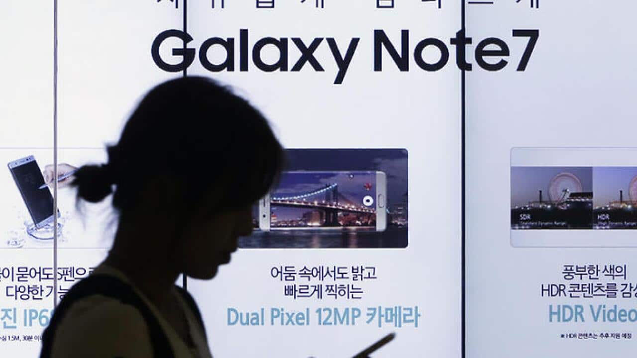 Major US retailer AT&T will stop giving consumers replacement Samsung Galaxy Note 7 smartphones.