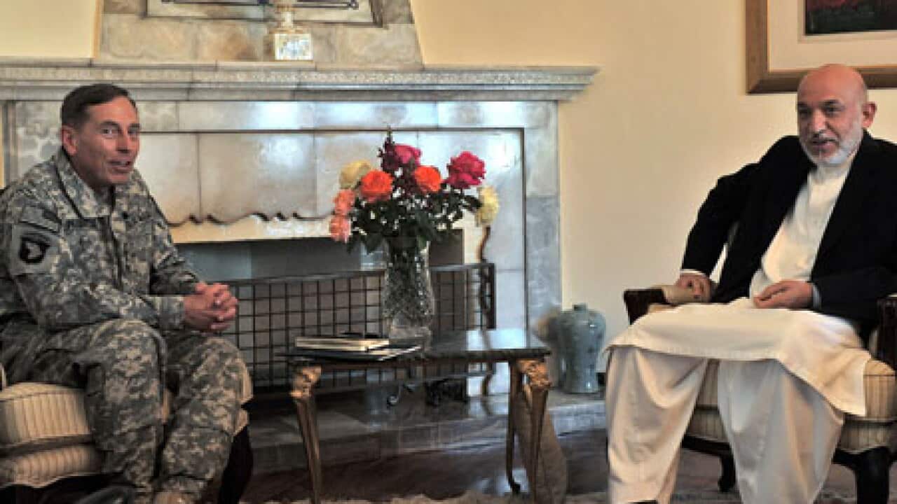 afghan_PetraeusKarzai_100704_B_aap_1544315616