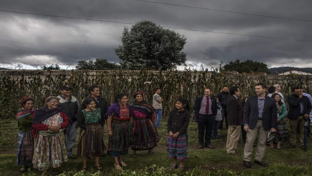 Personas de América Central junto a ciudadanos de Estados Unidos