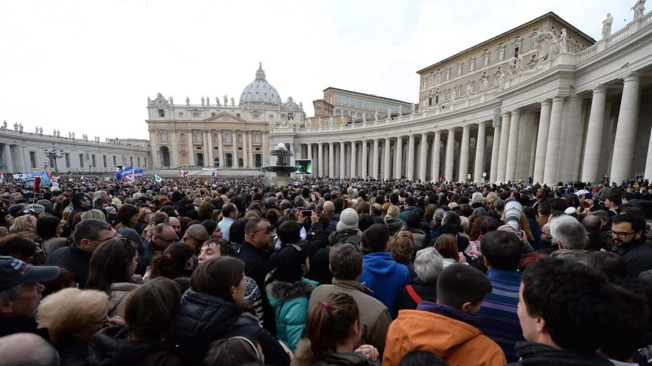 140206_vatican_pcrowds_aap.jpg