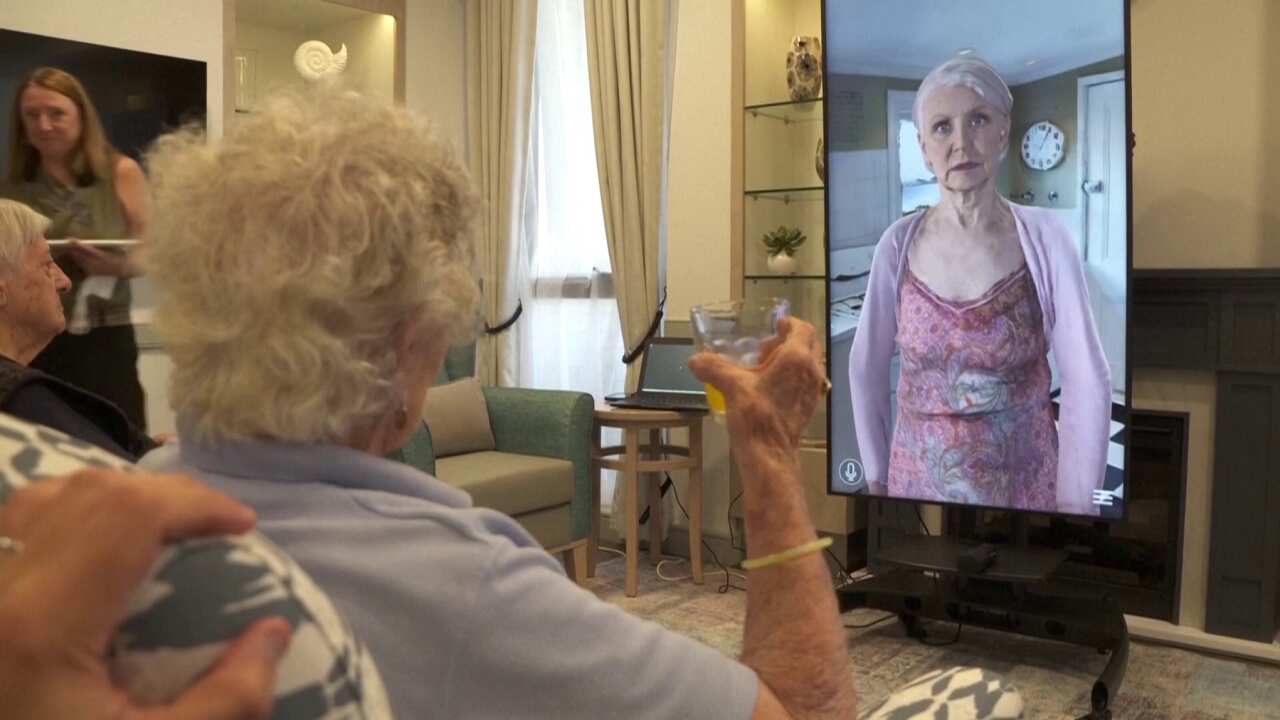 Bir yapay zeka arkadaşı Sidney'deki bir bakım evinde demansla yaşayan insanlara yardım ediyor (AP).png