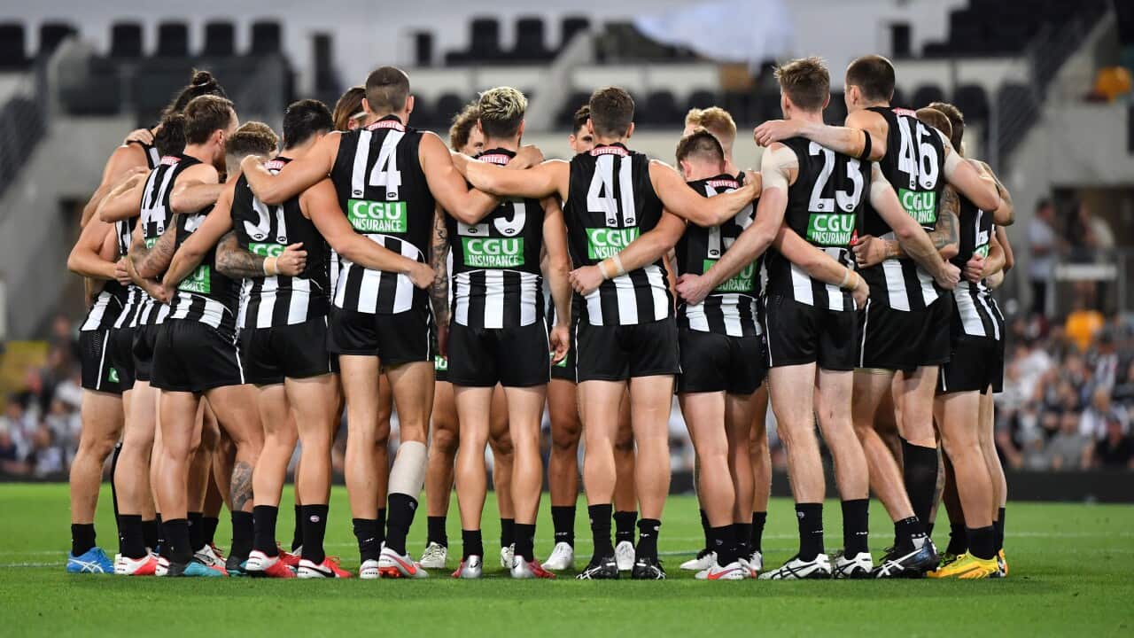 Magpies players are seen in a huddle during the AFL Semi Final 2 match between the Geelong Cats and Collingwood Magpies at the Gabba in Brisbane, Saturday, October 10, 2020. (AAP Image/Darren England) NO ARCHIVING, EDITORIAL USE ONLY