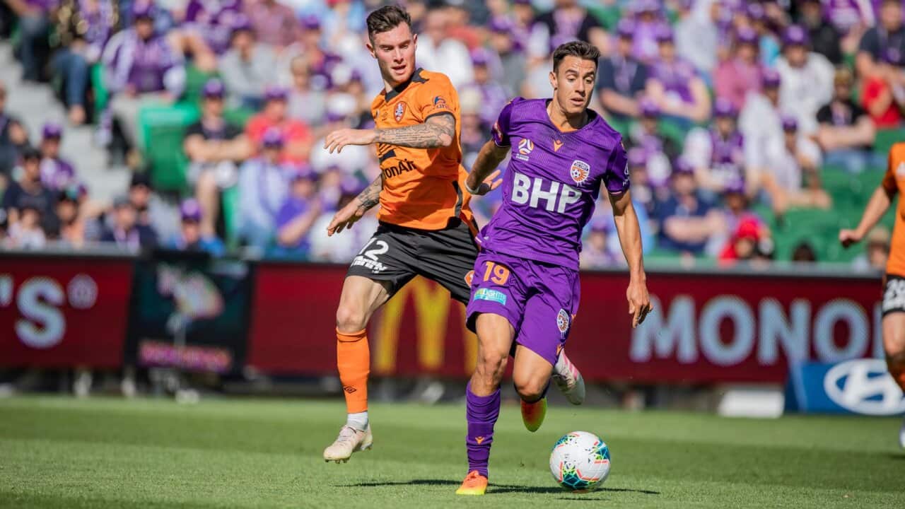 Chris Ikonomidis of the Glory and Aiden O'Neill of the Roar during the Round 1 A-League match between Perth Glory and Brisbane Roar at HBF Park in Perth, Sunday, October 13, 2019. (AAP Image/Tony McDonough) NO ARCHIVING, EDITORIAL USE ONLY