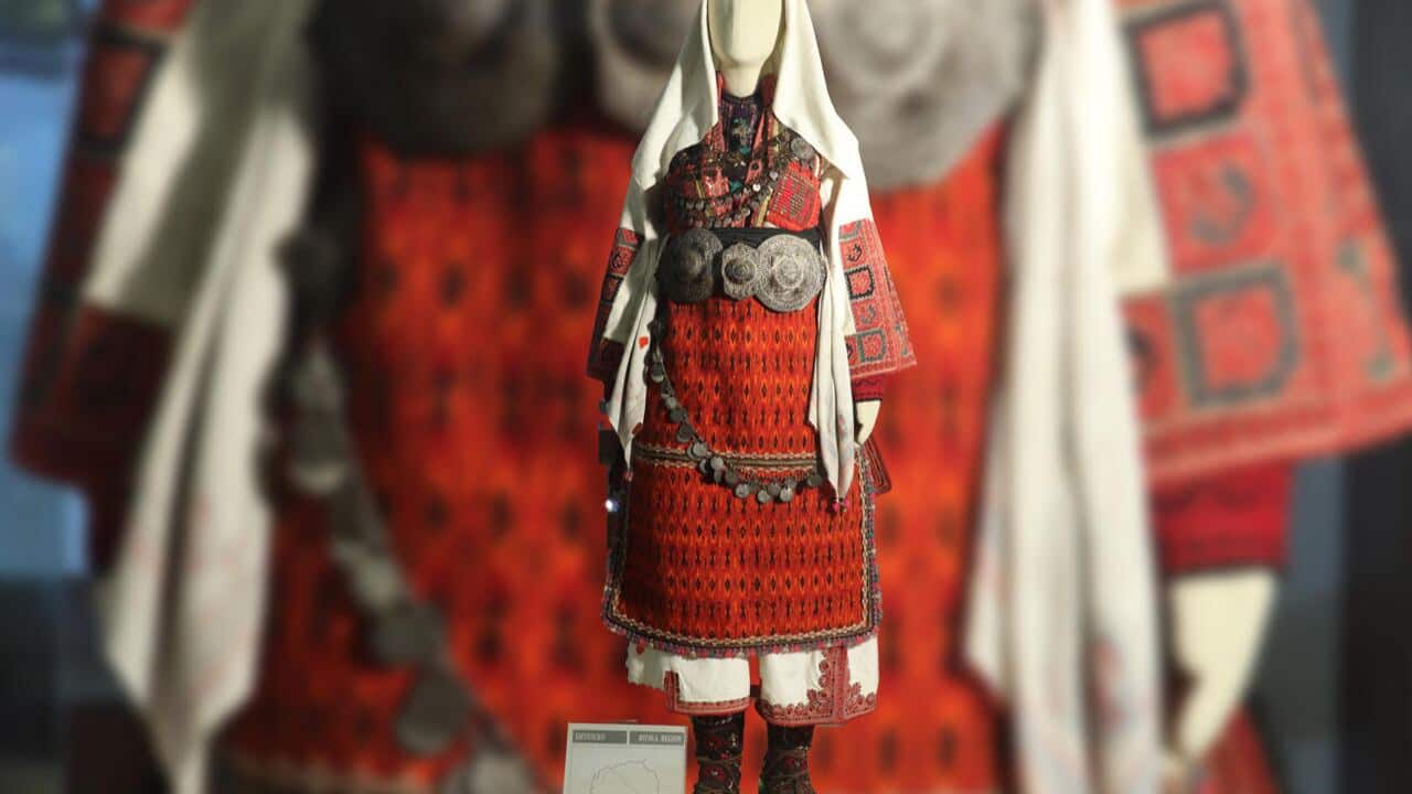 4. Битолско - Горни битолски села - женска празнична носија .JPG