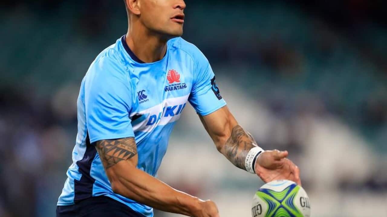 Israel Folau of the Waratahs passes the ball prior to Round 19.