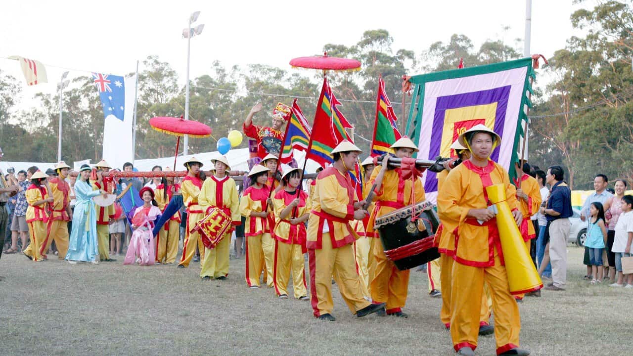 Hình ảnh Vinh quy bái tổ ở làng quê Việt xưa được chào đón trong Hội chợ tết NSW