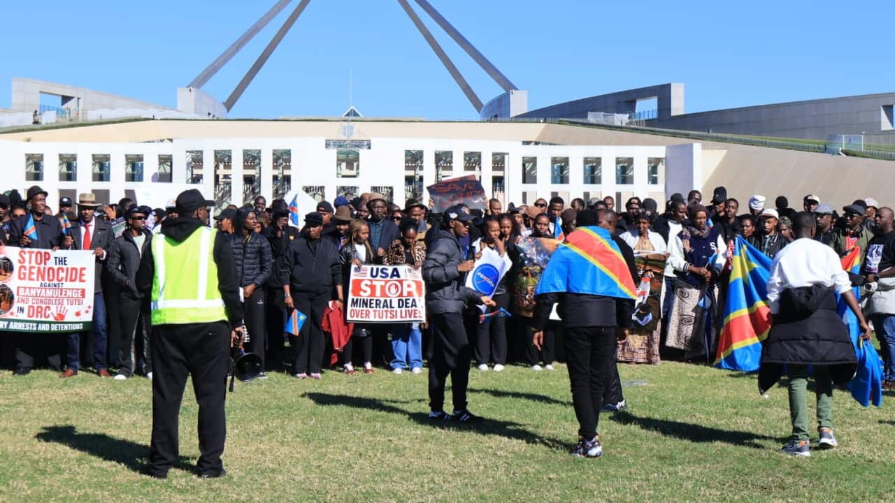 Wanachama wa jumuiya ya Wanyamulenge wanao ishi Australia waandamana mbele ya bunge ya Australia.jpg