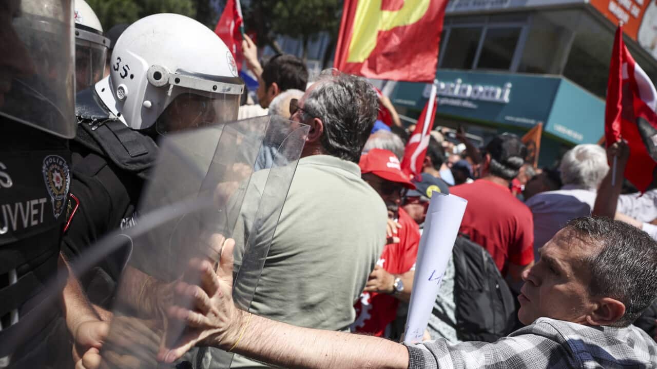 Ousted Turkish opposition leader holds rally in Izmir