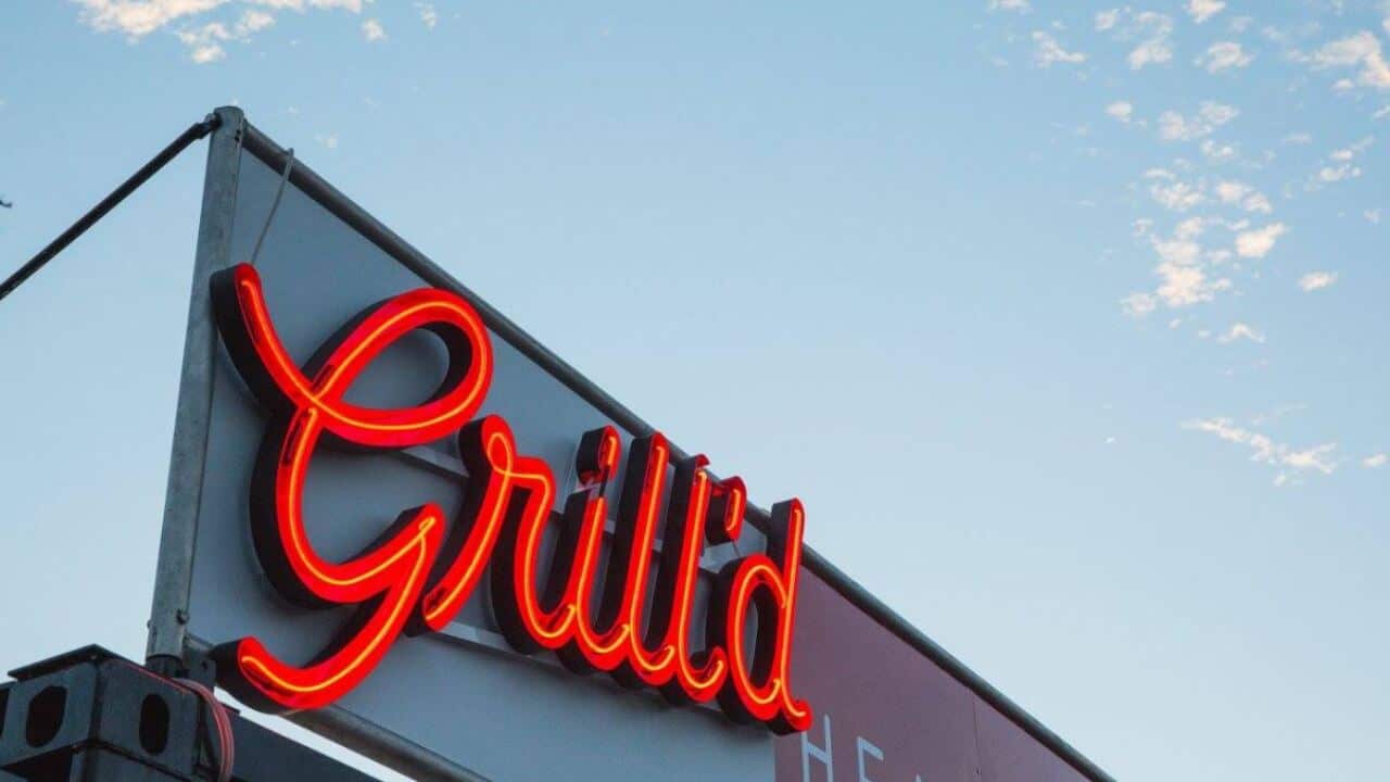 Grill'd restaurant exterior.