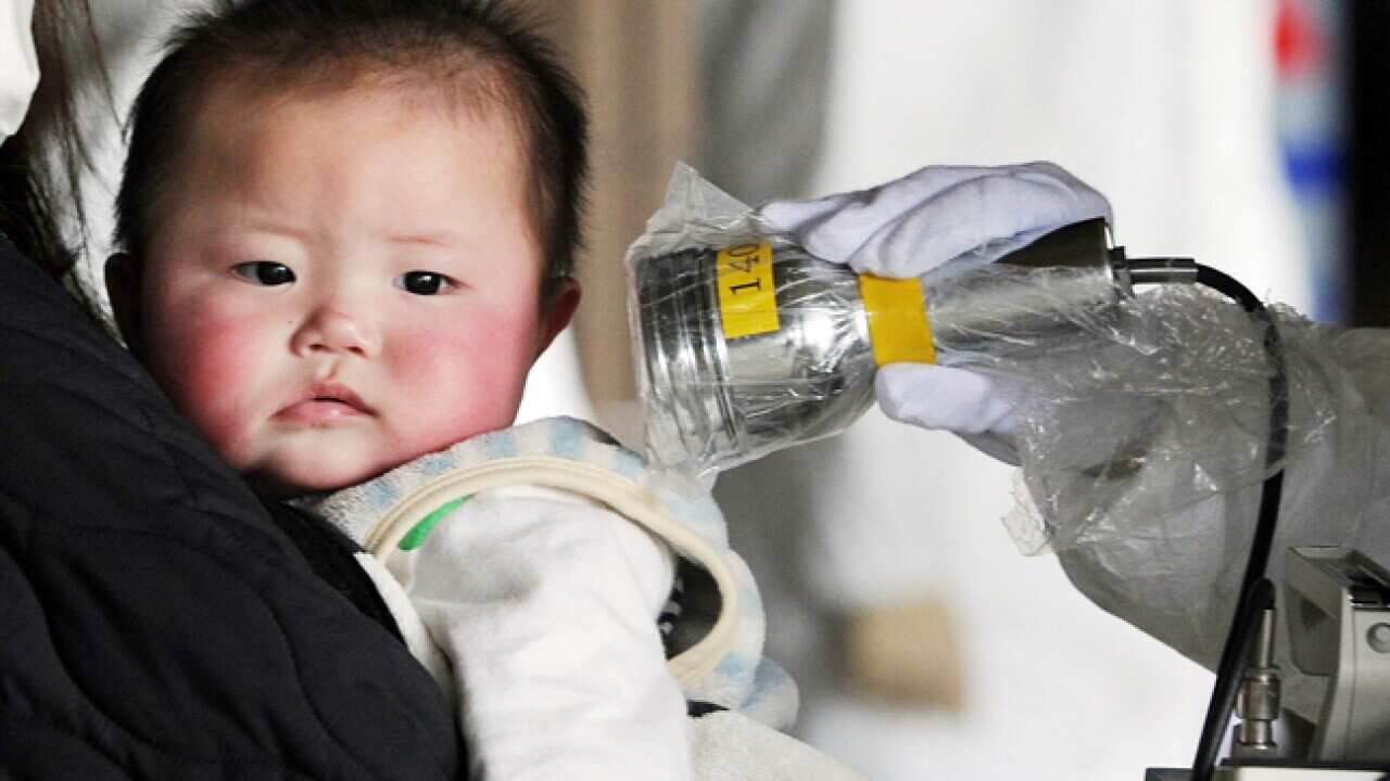 japan_radiation_child_L_110329_aap_853284571