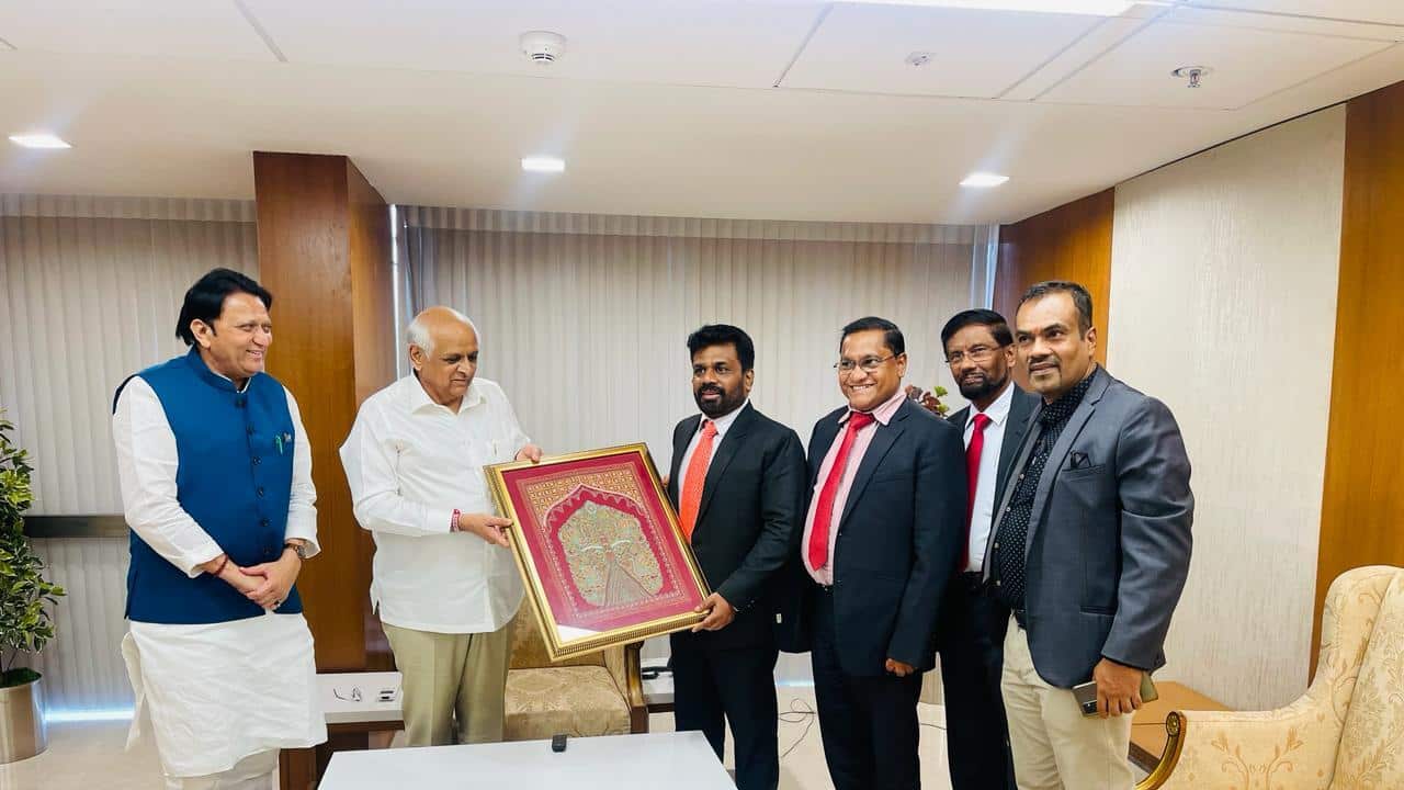 On the third day of the Indian tour, Anura Kumara Dissanayaka met with the Chief Minister of Gujarat Bhupendrabhai Patel at Vidana Sabha (State Legislative Assembly) at Gandhinagar.