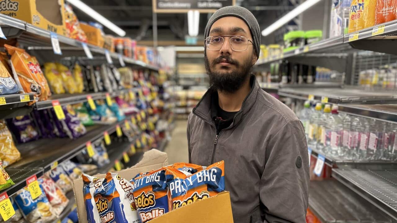 Naunihal Singh working in a Melbourne supermarket (SBS-Sandra Fulloon).jpg
