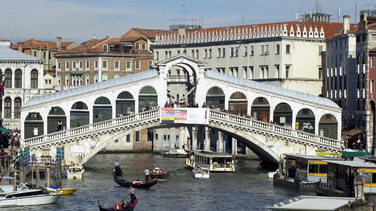 The Rialto bridge in Venice