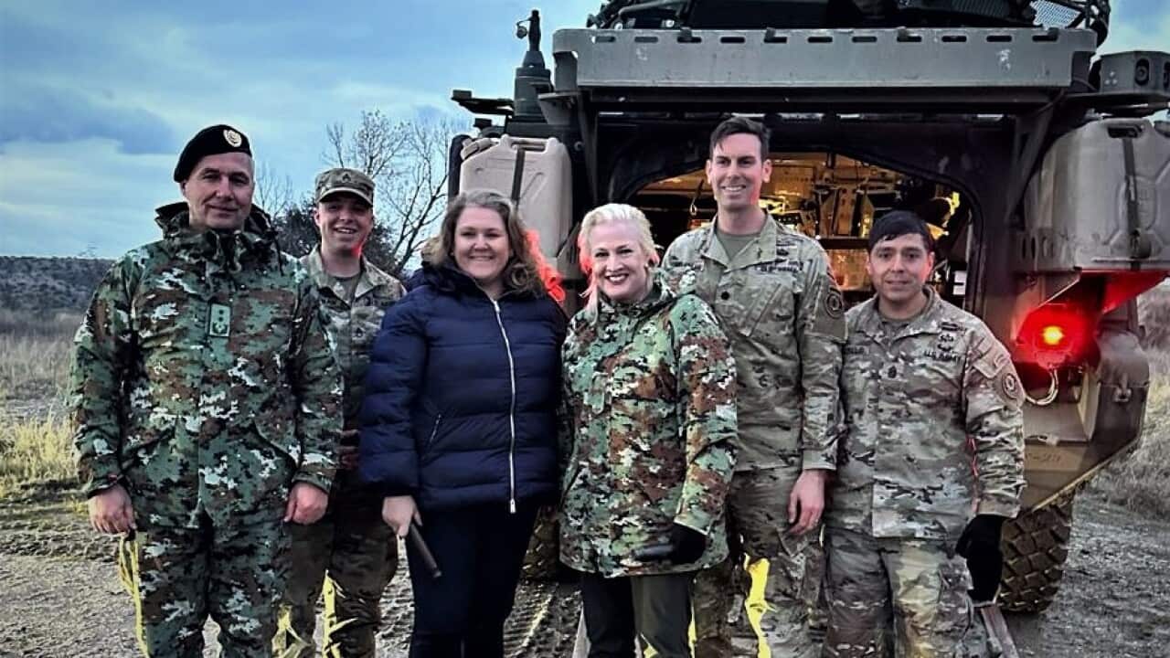 Aмбасадорката Ангела Агелер на Криволак со министерката Славјанка Петровска и воен персонал