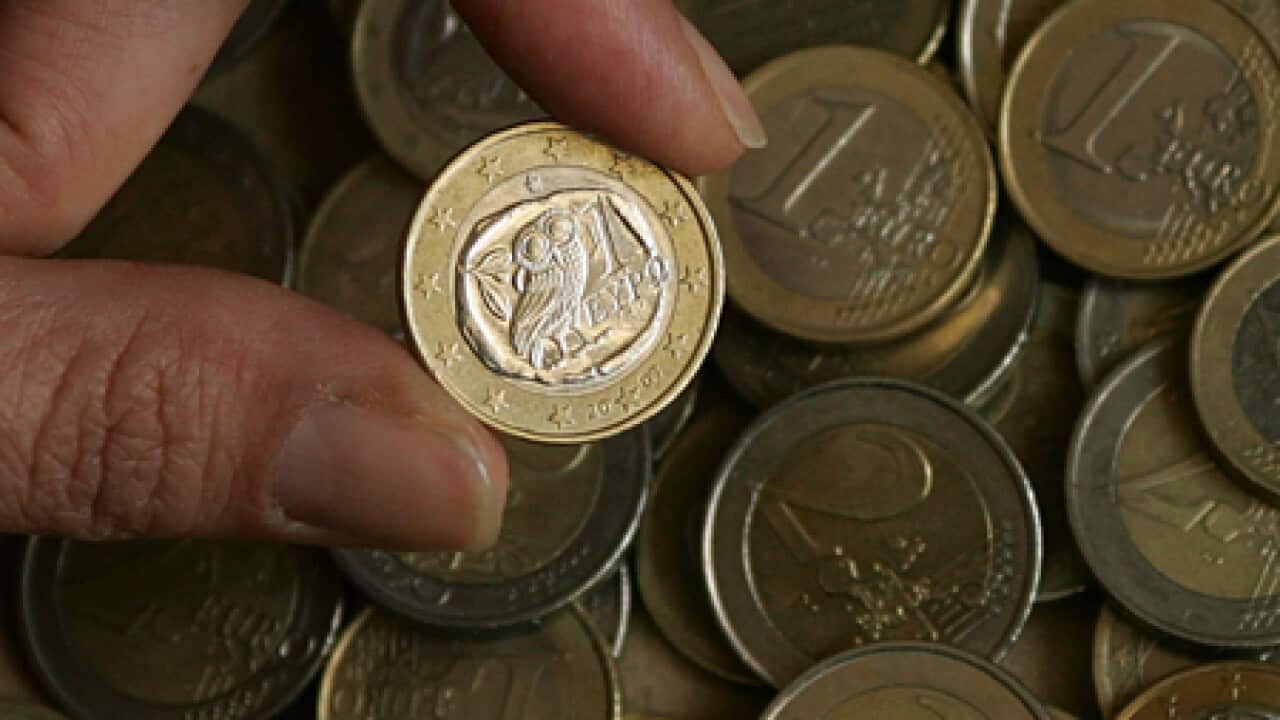 greek_euro_100427_L_aap_572384369