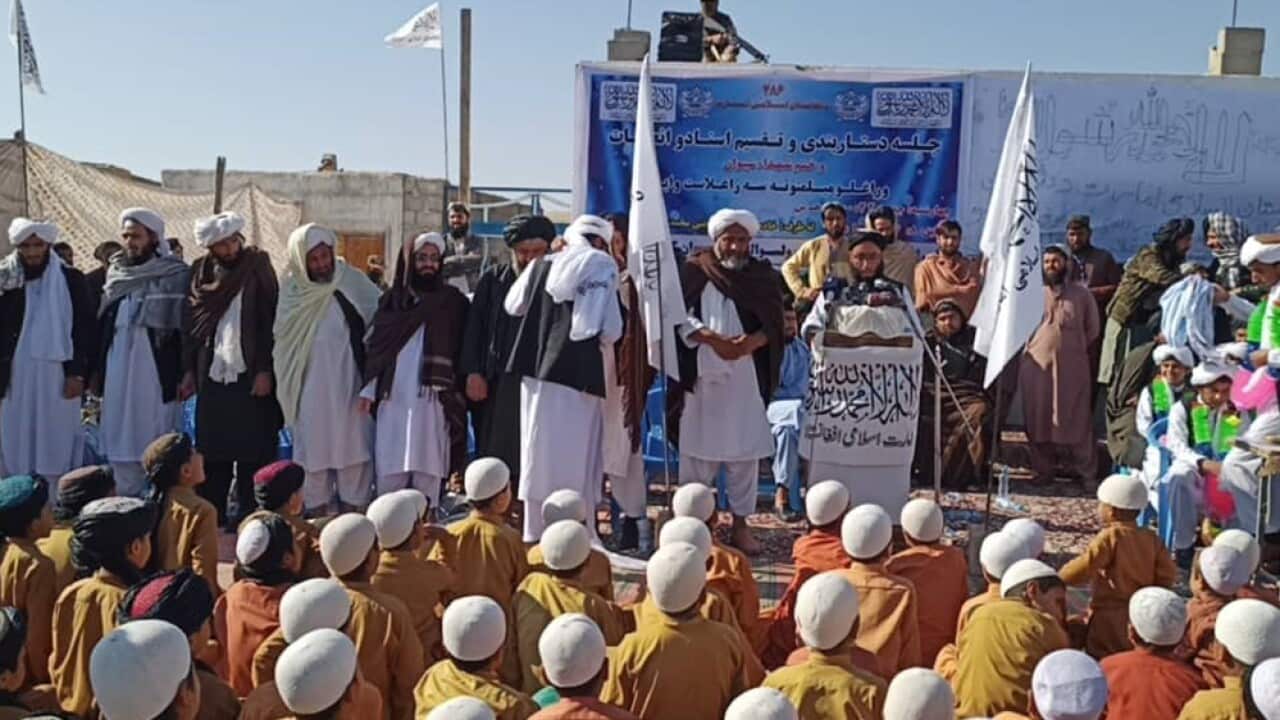 شاگردان مدارس.jpg