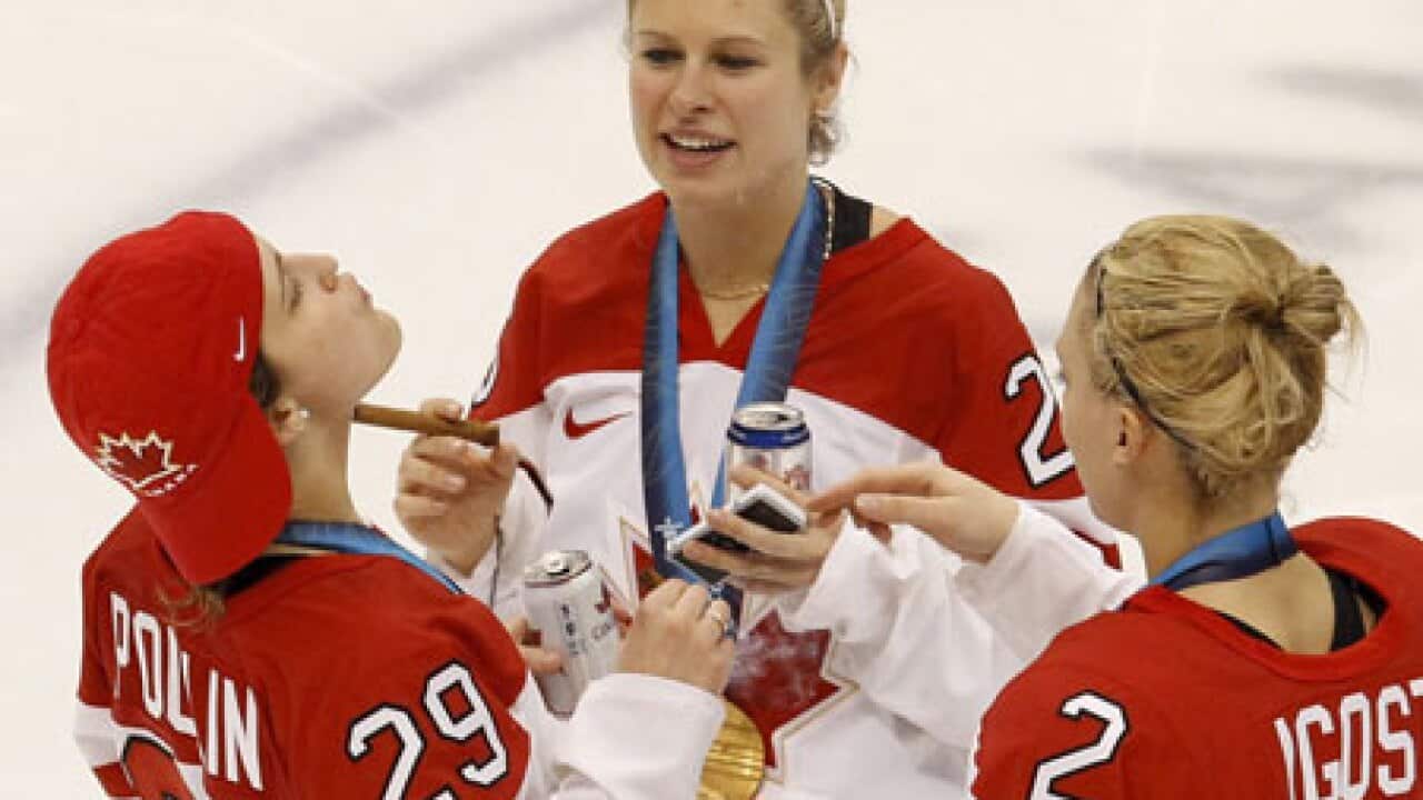 Canada_Women_Hockey_Smoking_100227_L_aap_1243125568