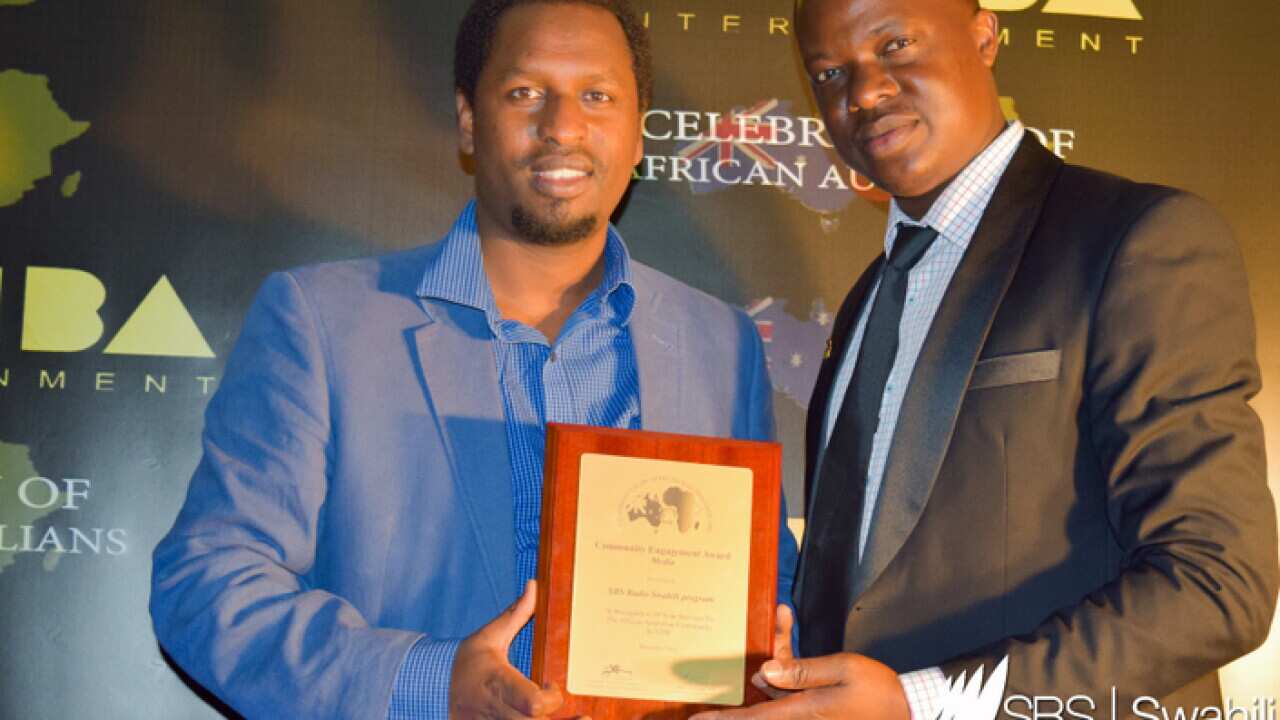 Mhariri wa SBS Swahili Gode Migerano na Mratibu wa Celebration of African Australian Awards NSW Ronnie Kakaire JP