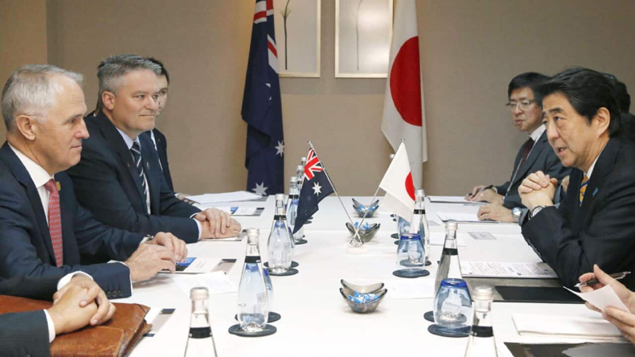 Malcolm Turnbull (L) and Japanese Prime Minister Shinzo Abe