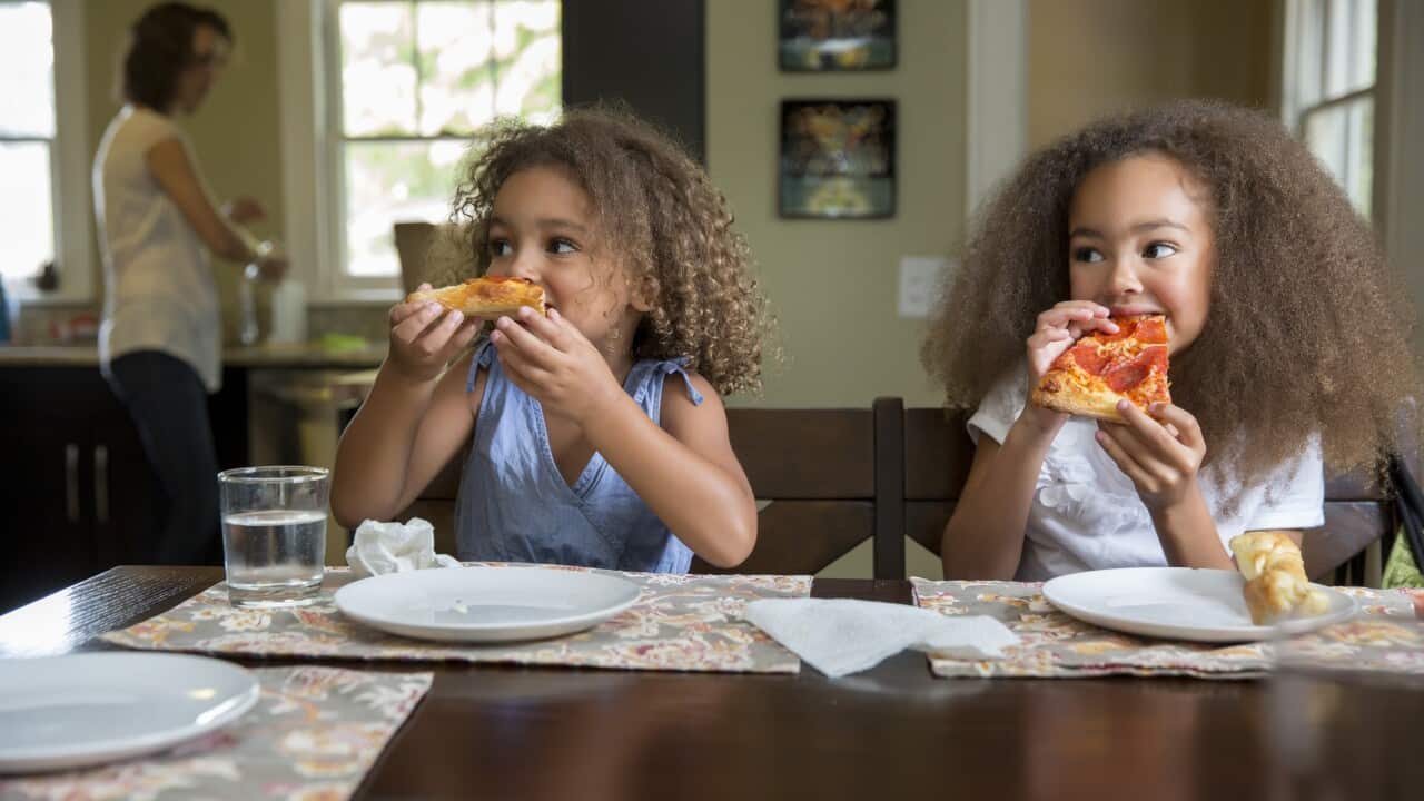 Eating in the hour or two before dinner is enough to put anyone off their meal. This is particularly true for children.