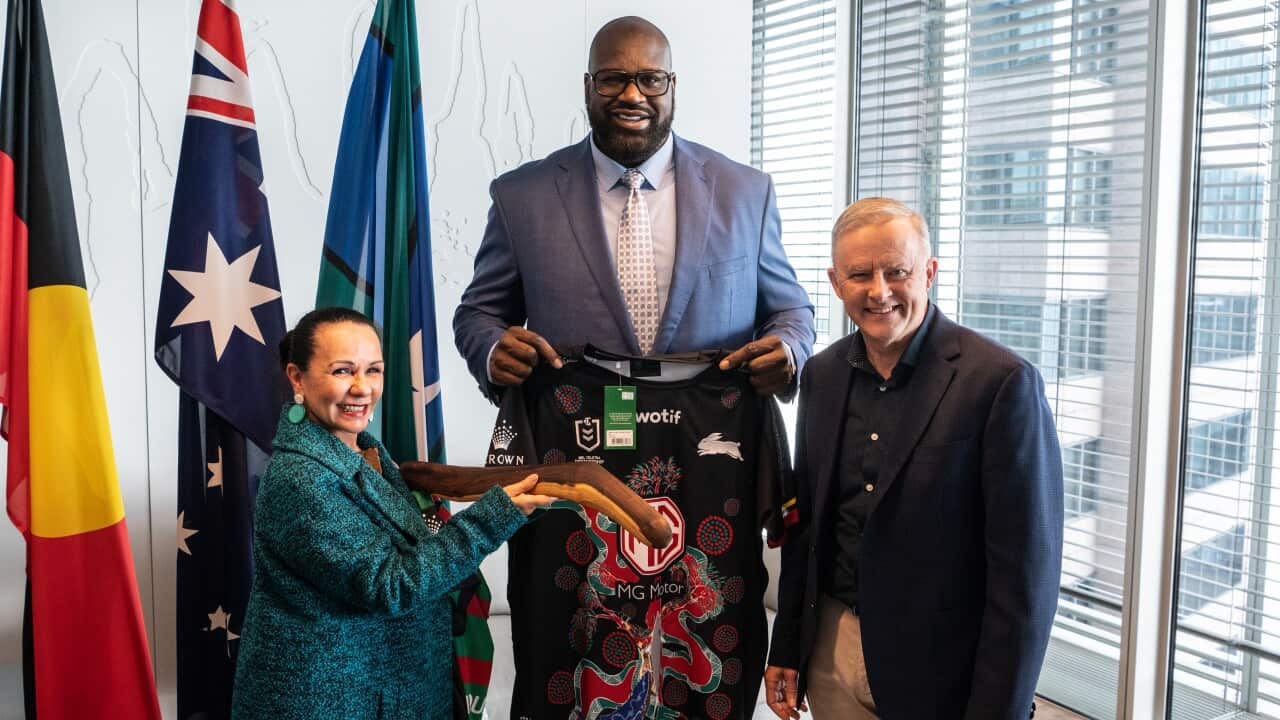 Prime Minister Anthony Albanese (right), Minister for Indigenous Australians Linda Burney (left) and former NBA star Shaquille O’Neal (centre) exchange gifts before a press conference in Sydney on 27 August 2022.