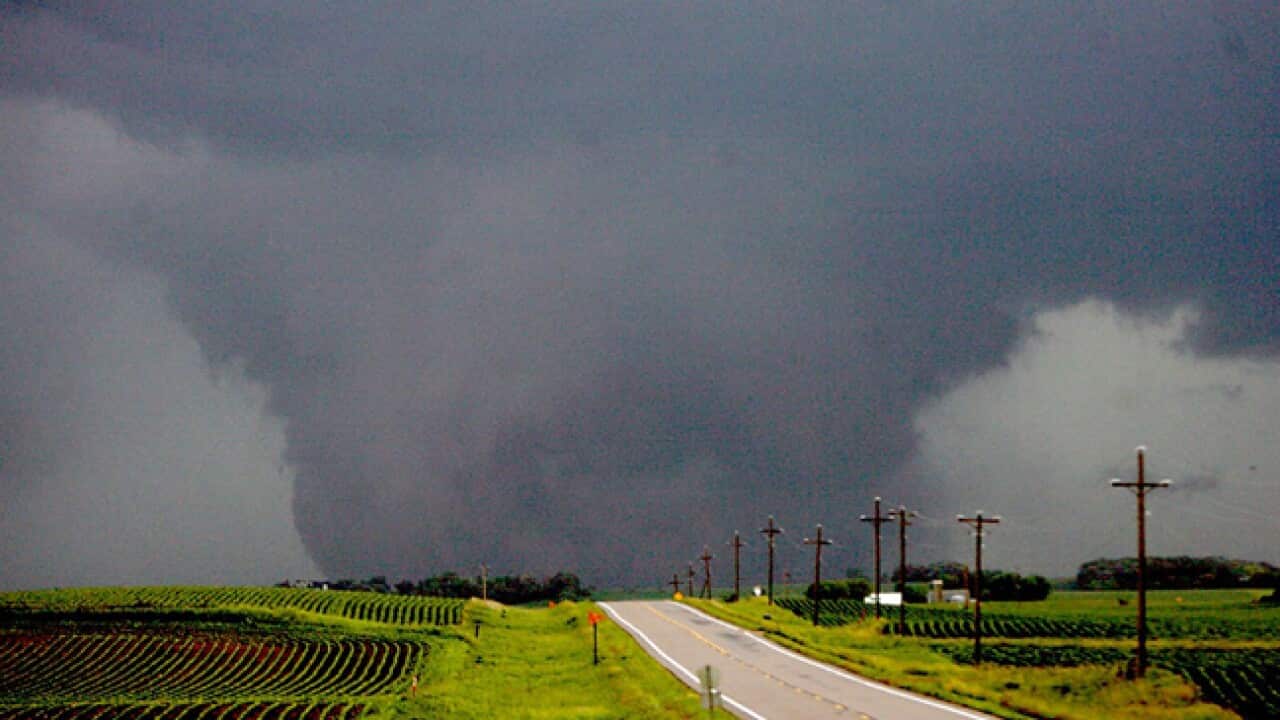 tornado_B_ap_110418_345025678