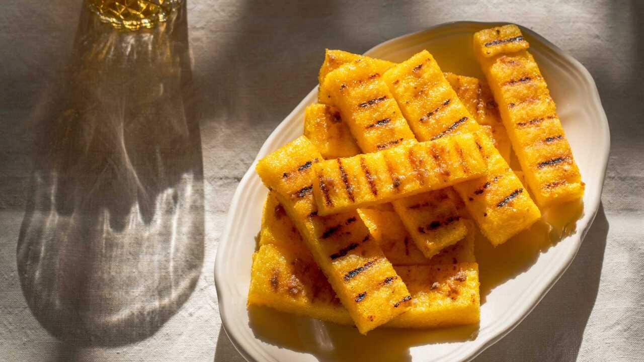 Polenta wedges with anchovy oil (Polenta co’ le broze)