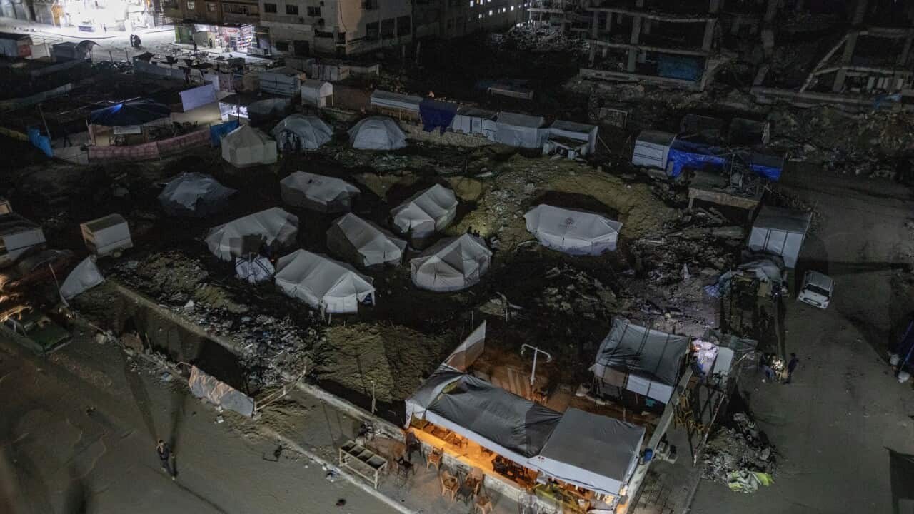 Displaced Palestinians from northern Gaza City set up their tents in the city centre