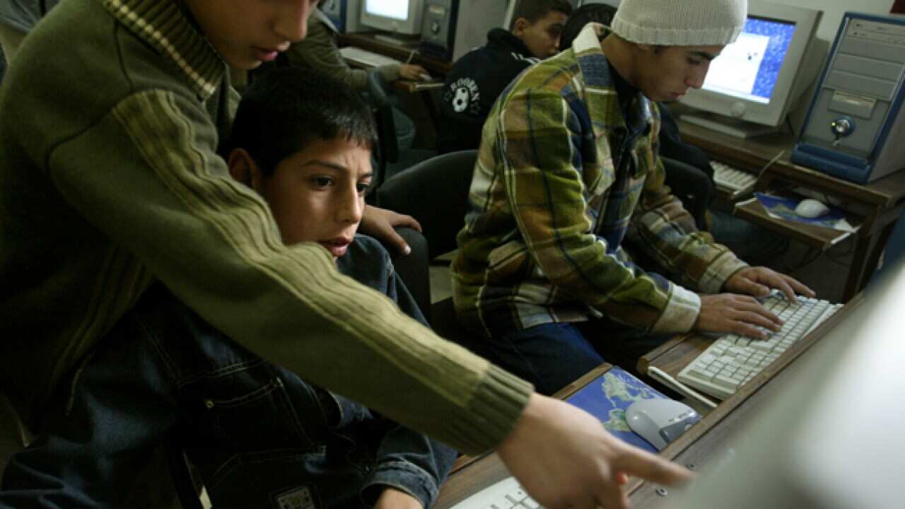 Internet_Palestinan_kids_B_111102_AAP_674940553