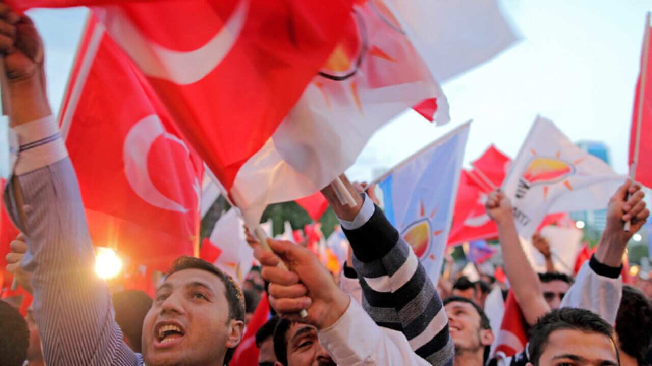 turkey_poll_win_b_110613_epa_1082700169