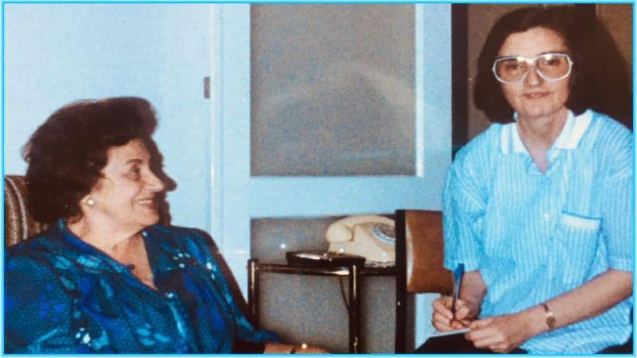 Елена Камбурова (дясно) и Надя Афеян (ляво) в зората на българската програма по радио 3ЕА(SBS).