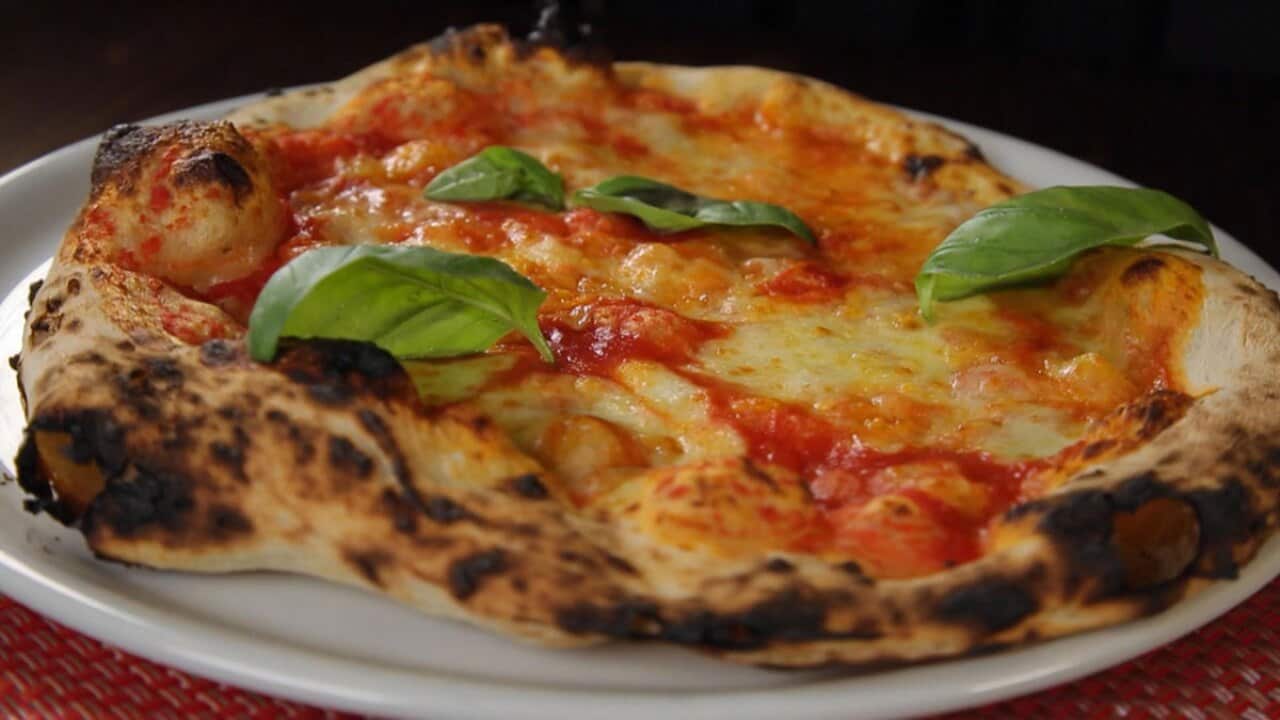 Bizarre Foods: Delicious Destinations S4 Rome Pizza